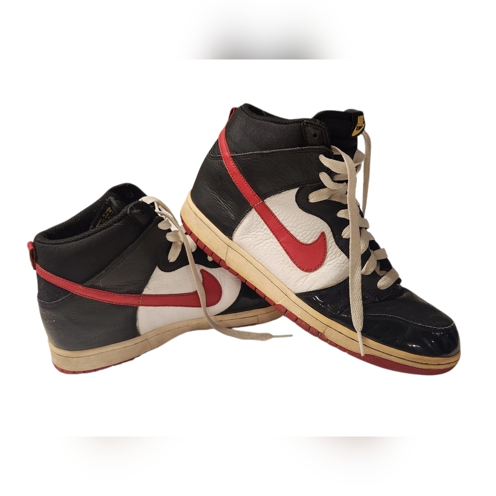 Nike Men's Black and Red High-Top Sneakers